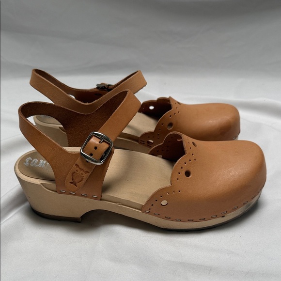 Sandgrens ‘Milan’ Tan Leather Clogs with Buckle Strap - Picture 1 of 5